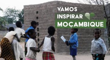Mochilas de Esperança levam material escolar a crianças em Moçambique