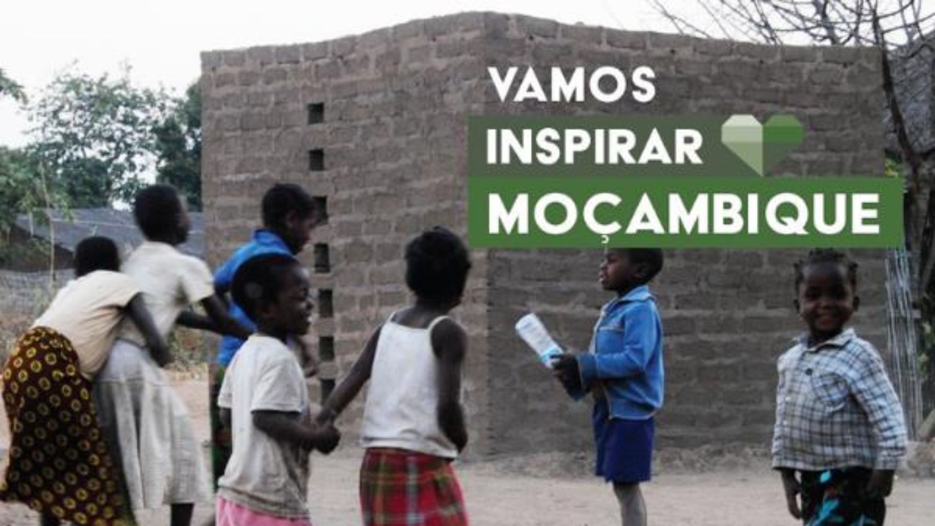 Mochilas de Esperança levam material escolar a crianças em Moçambique