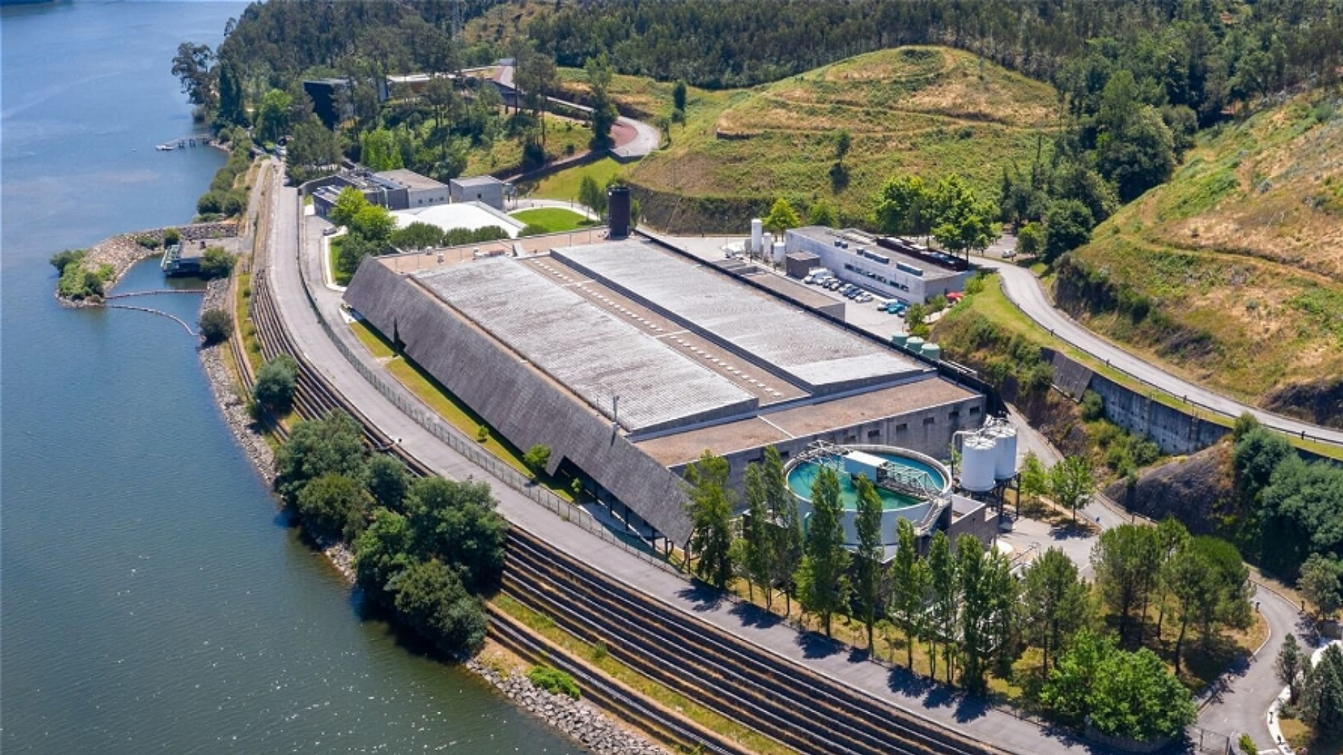 Águas do Douro e Paiva investe 995 mil euros e aumenta em 140% a produção de energia fotovoltaica na ETA de Lever 